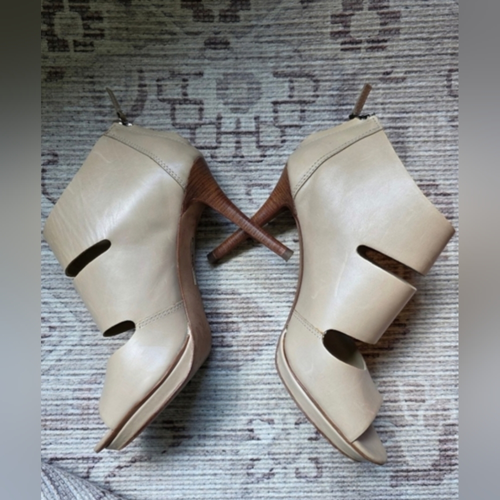 Classiques Entier Nude Open Toe Heels